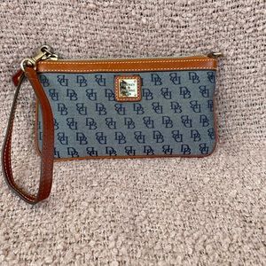 Brand new Dooney & Bourke wristlet